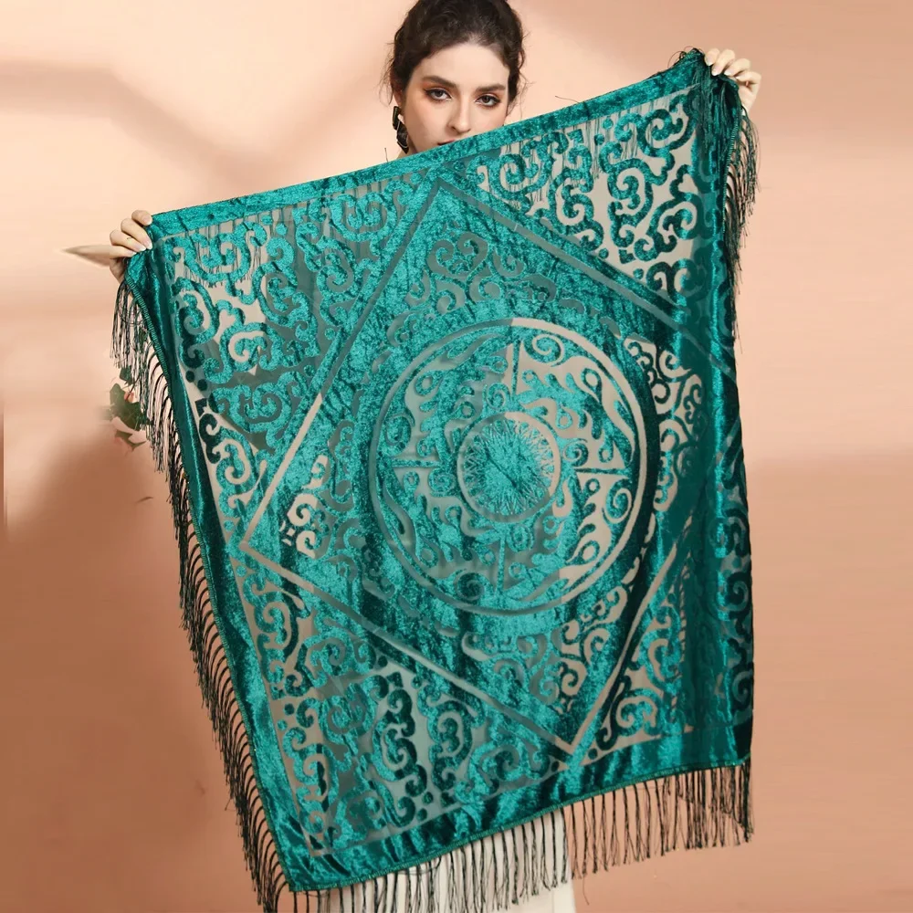 AW25 Velvet Jacquard Shawl wit - Ethnic Fashion Collection ulasan dan harga